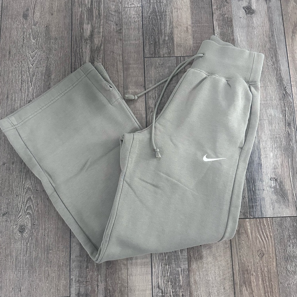 Women’s Nike Phoenix Fleece sweatpants